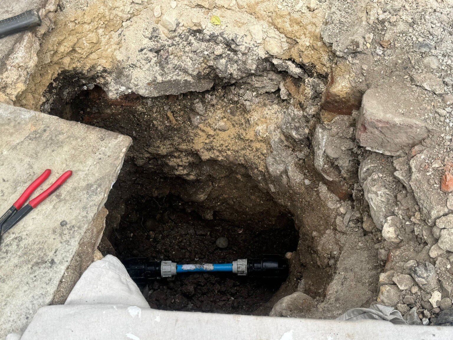 Underground pipe leak investigation
